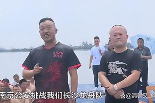 卓越的马奎！马奎尔受伤下场时，曼联球迷为他起立鼓掌？